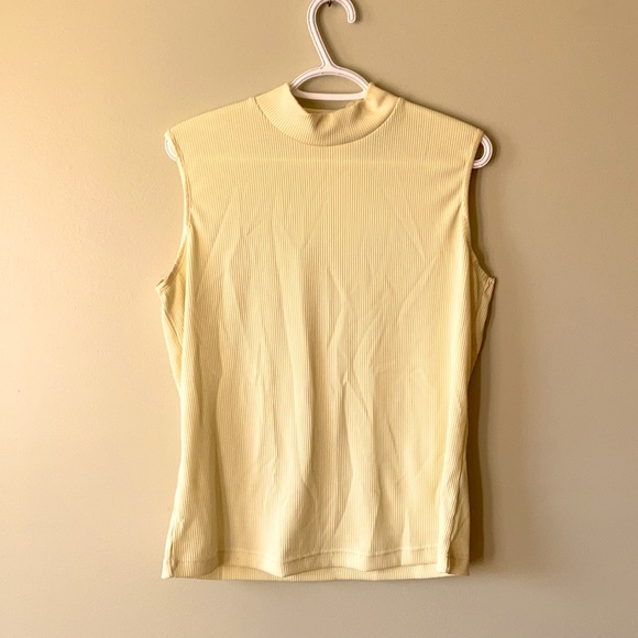 Yellow sleeveless turtle shirt - Picture 2 of 2